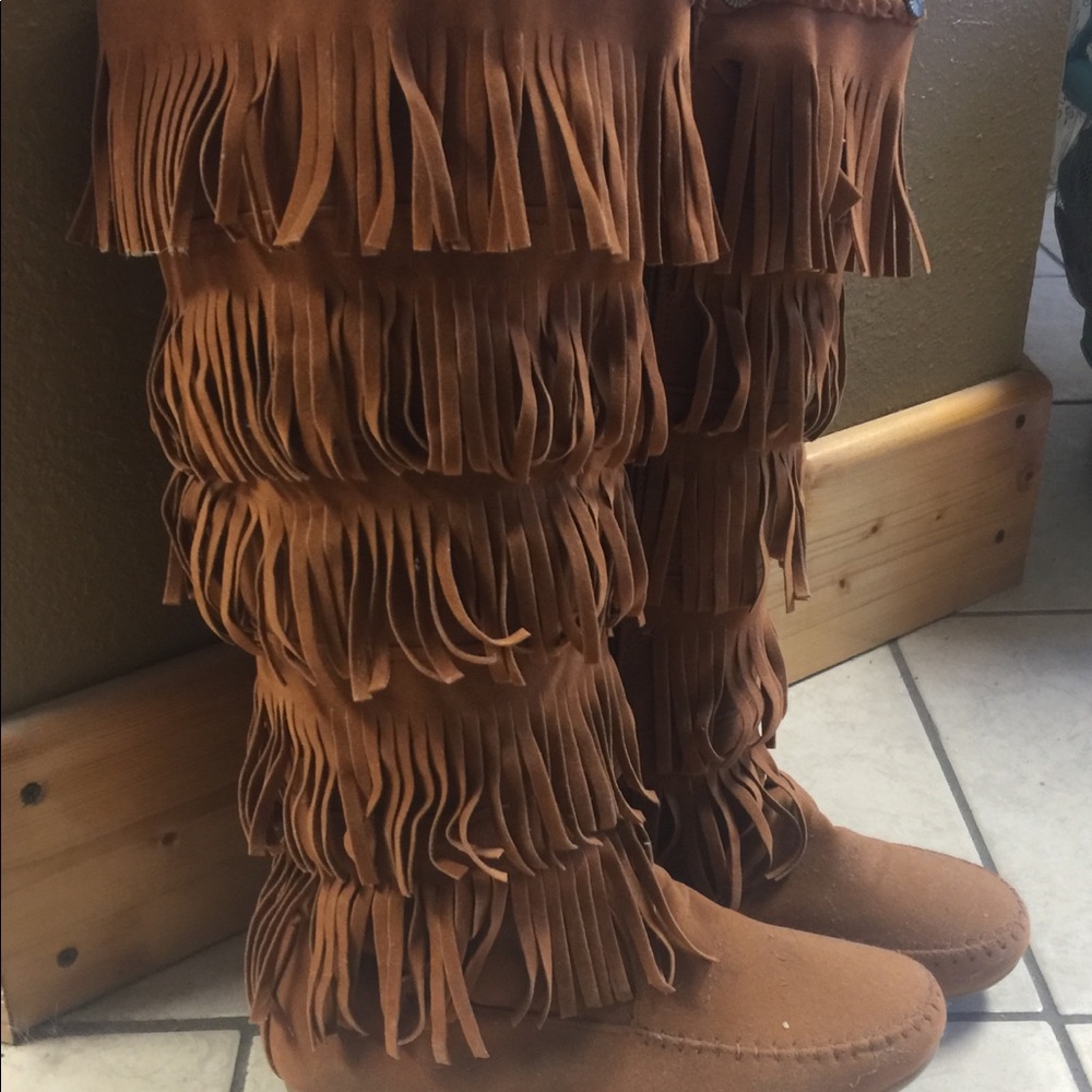 Ladies fringe boots